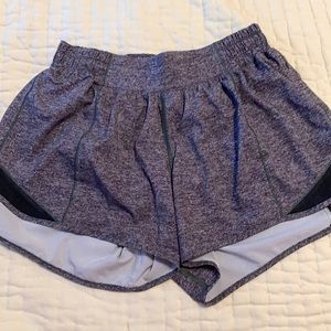 Heathered 4” gray lululemon hotty hot shorts